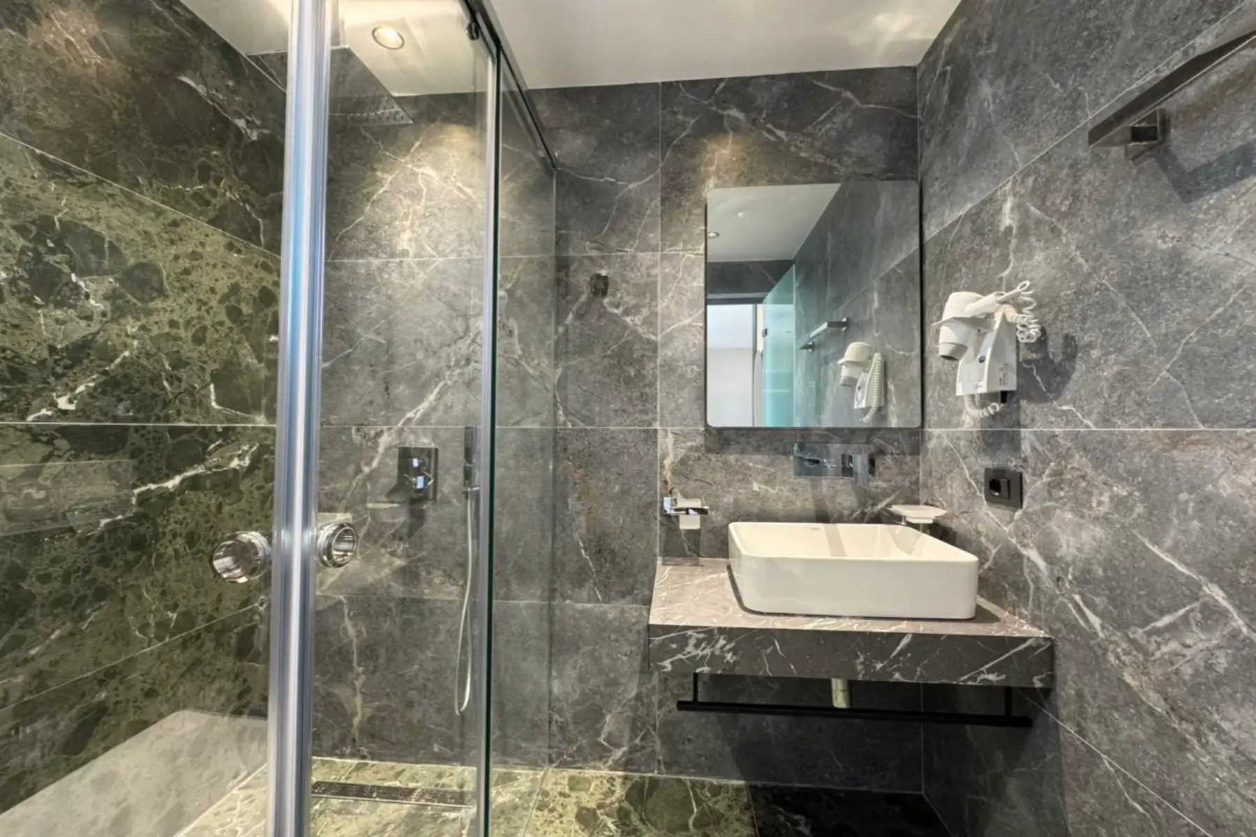 img_id_679589.44.56 (2).webp